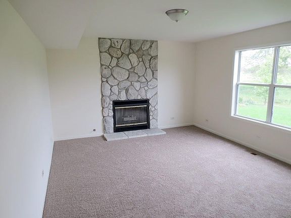 5th image of 2446 Deerfield Dr