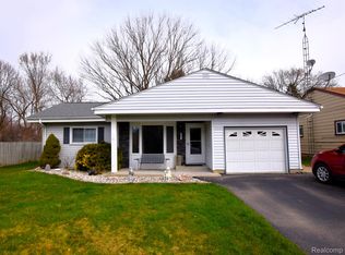 4411 S Hillcrest Cir, Flint, MI 48506