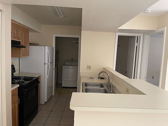 5th image of 3008 Parkway Blvd #305A