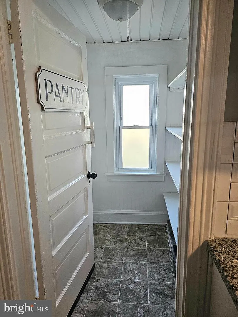 3 bed, 1094 sqft, $1,400 — Photo 3
