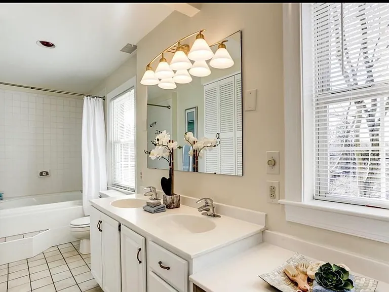 1500 44th St NW — Photo 8