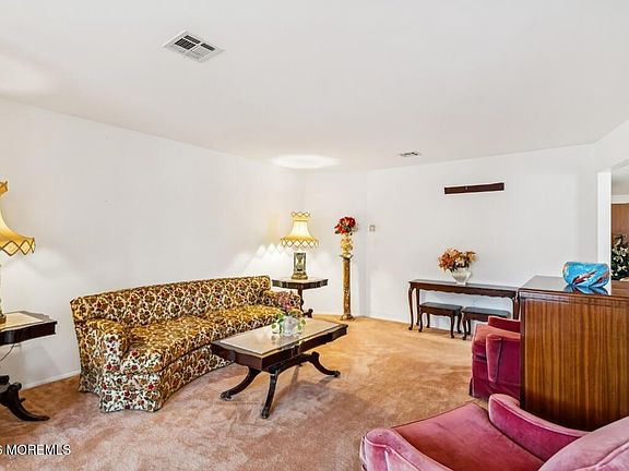 3rd image of 101 Meadowbrook Road