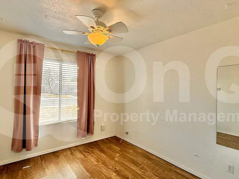 1007 N Menze St — Photo 8