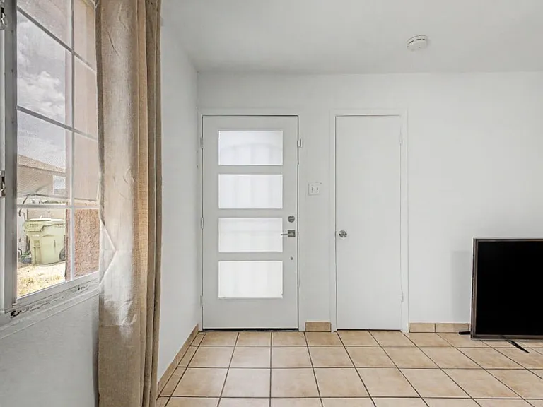 5232 W Mauna Loa Ln — Photo 4