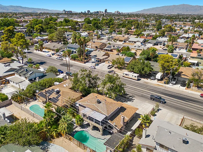 2571 Vegas Valley Dr — Photo 46