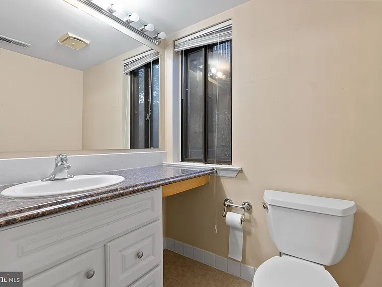 211 James Ct — Photo 14
