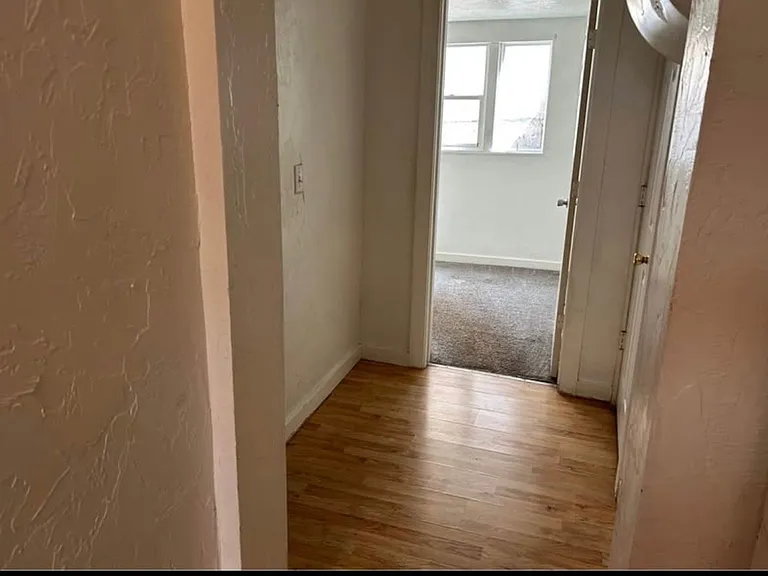 443 E 300 N — Photo 11