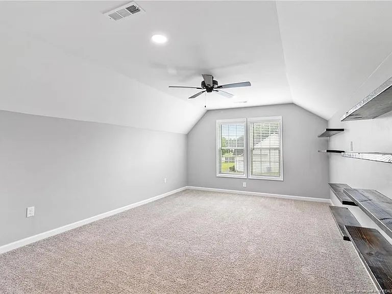 118 Newport Ct — Photo 31