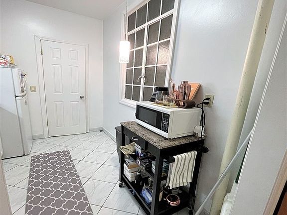 4th image of 213 E 88th St APT 2C