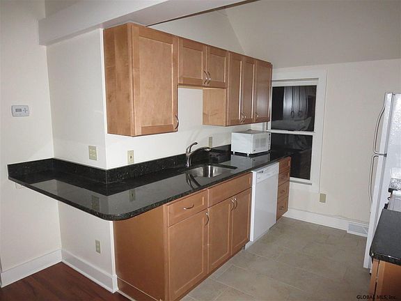 2nd image of 530 Maple Ave