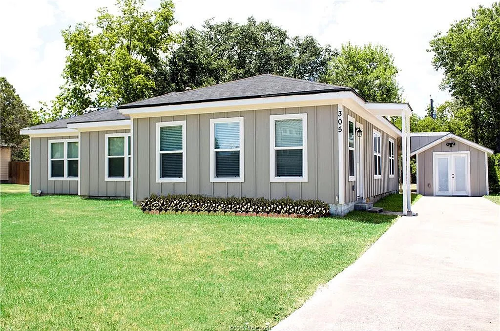 Awesome Home w/ 1/1 Studio Flex Space Just Half Block from Thomas Park! — Photo 1