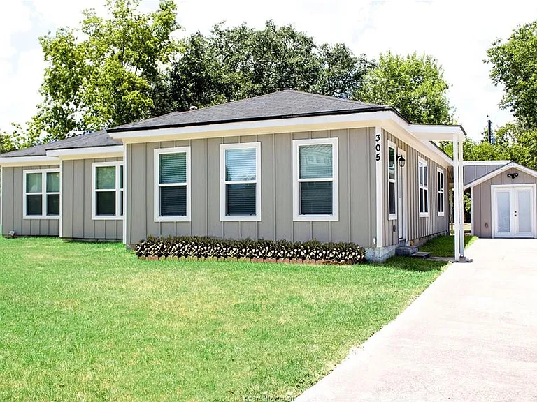 305 Gilchrist Ave — Photo 1