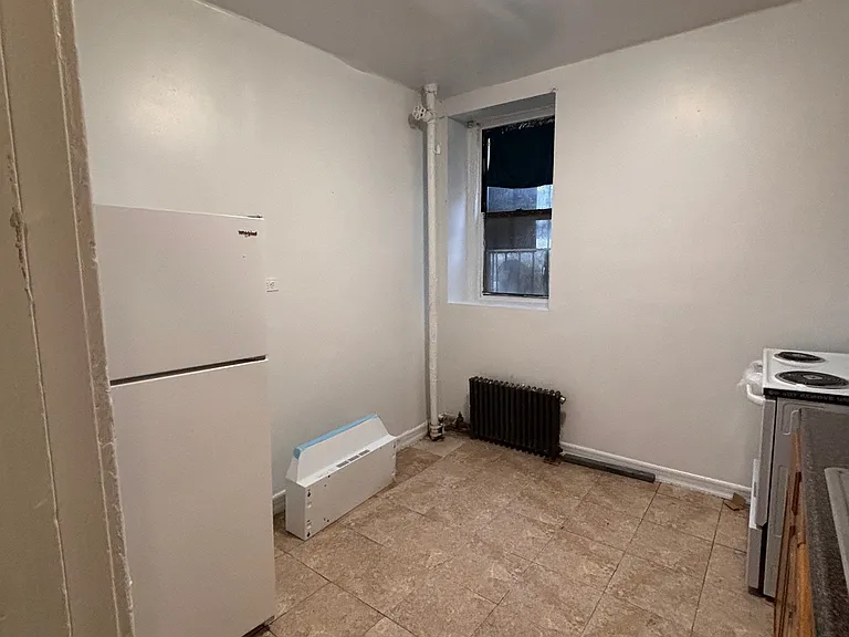 124 Fort George Ave #E — Photo 8