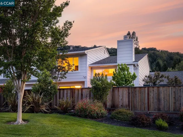1712 Saint Andrews Dr, Moraga, CA 94556