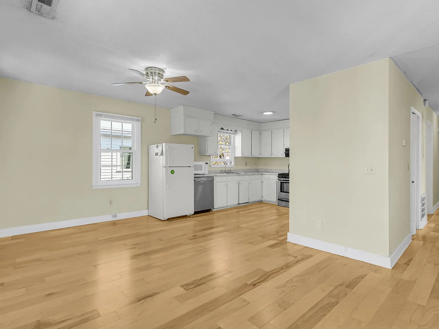 61 Cooper B — Photo 2