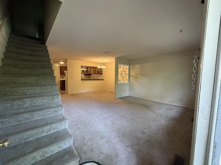 265 Sycamore Dr #20 — Photo 4