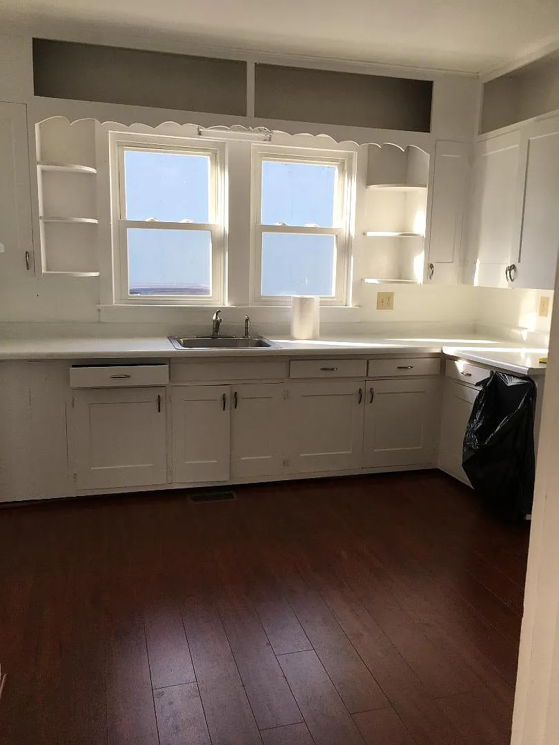 166 Vance St photo 1