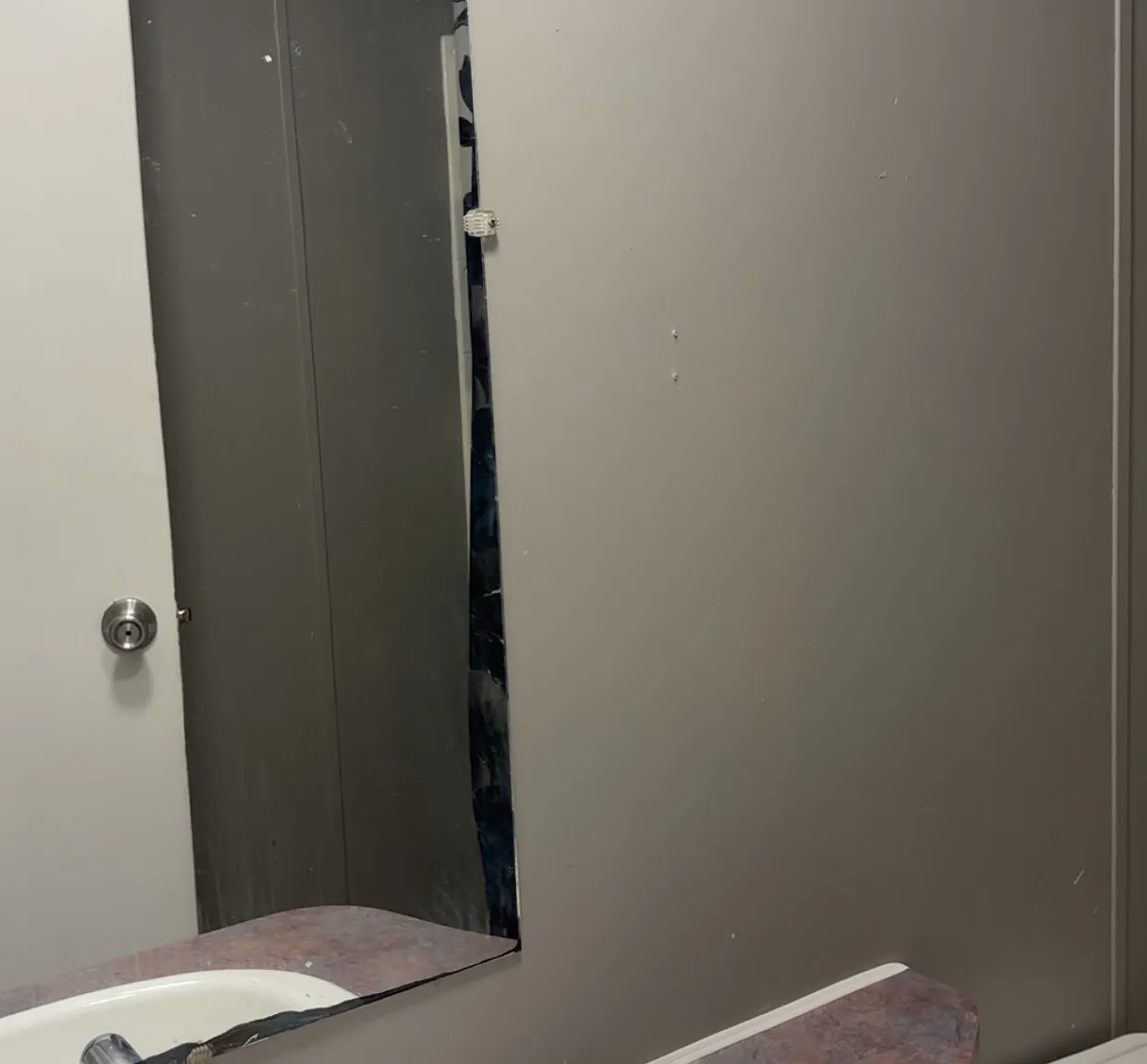 3 bed, 1000 sqft, $1,100 — Photo 3