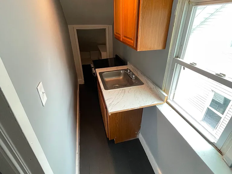 179 Isabella Ave #3 — Photo 3
