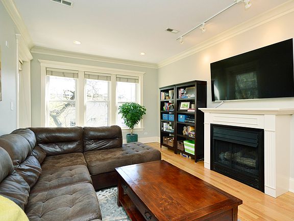 3rd image of 1508 W Cullom Ave APT 2C