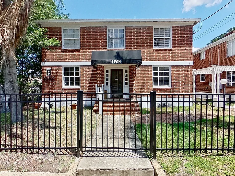 2853 College Street Quad