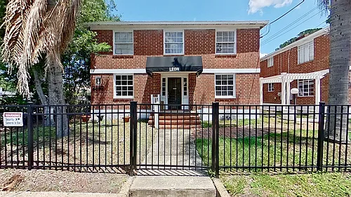 2853 College St Photo 1