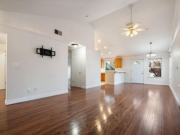 5th image of 708 Driftwood Drive