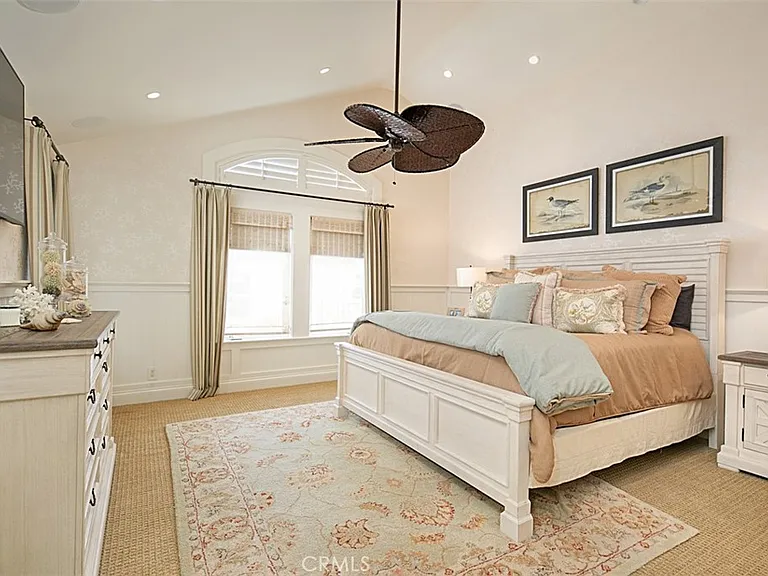 208 E Balboa Blvd — Photo 31