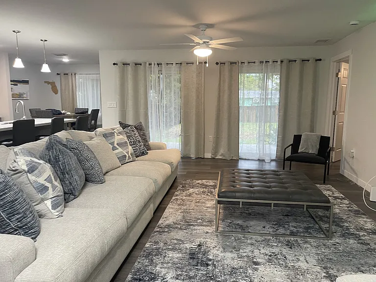 NW 1st Pl — Photo 12