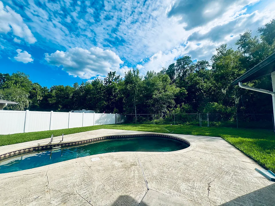 4641 Debbie Ln