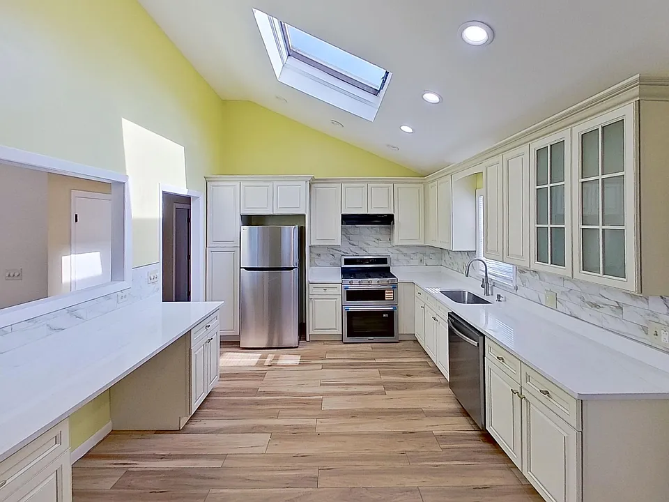 52 Rockefeller St #2