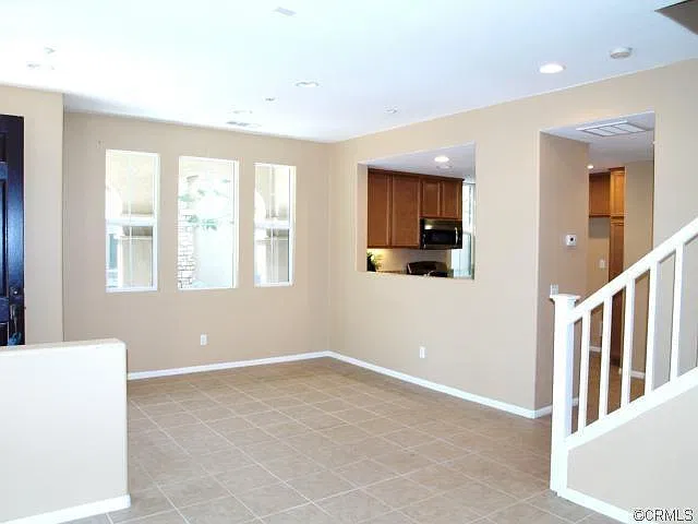 4 bed, 3.5 bath, 2077 sqft, $3,100 — Photo 3