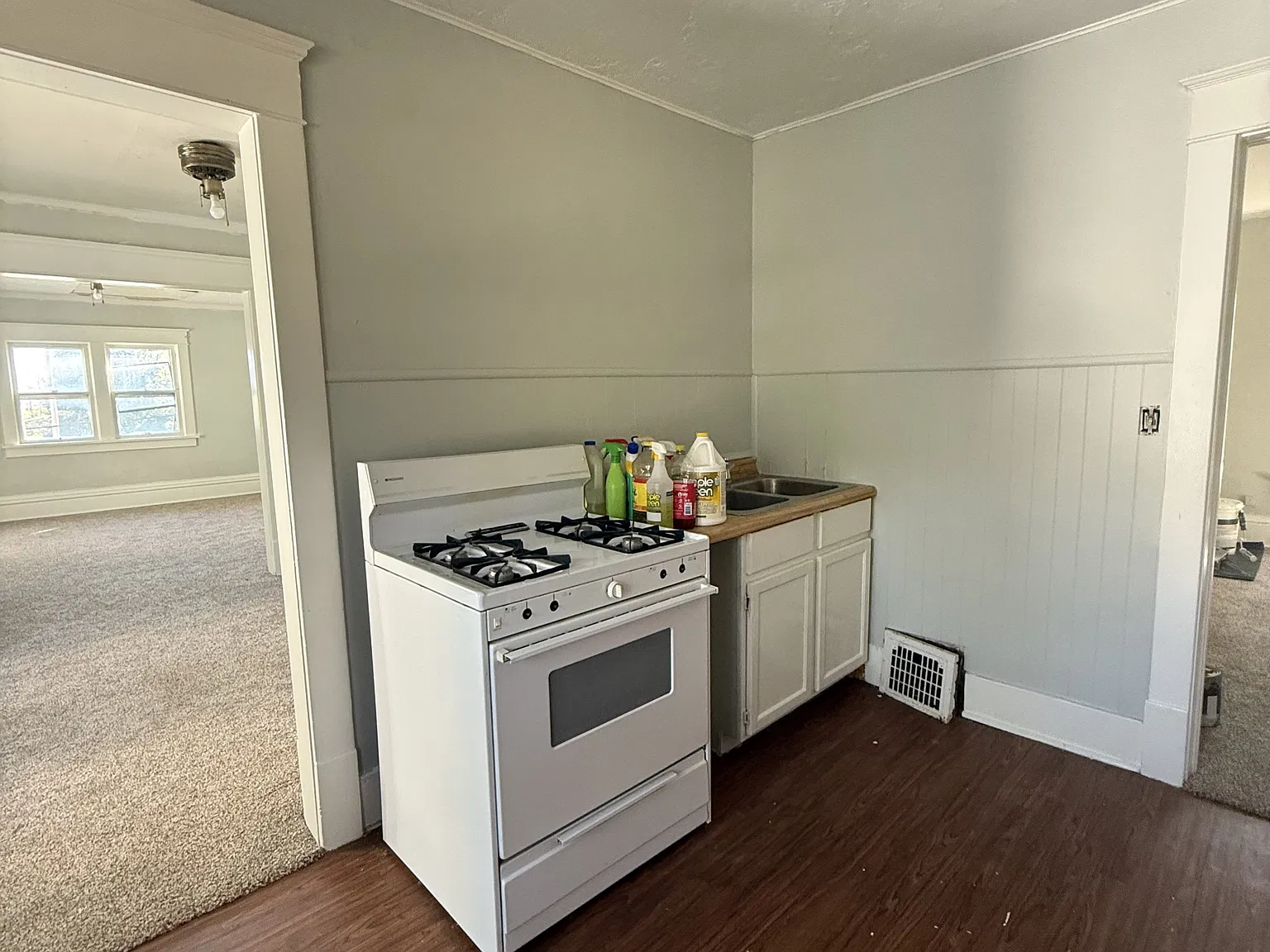 618 East Irving Avenue - A — Photo 3