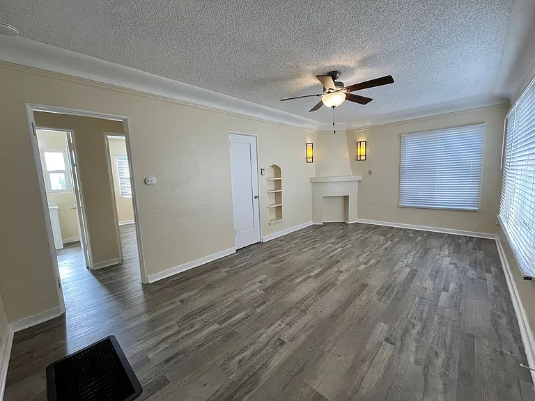 Large Downstairs One Bedroom One Bath! — Photo 3