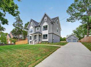 8323 Rolling Rd, Manassas, VA 20110