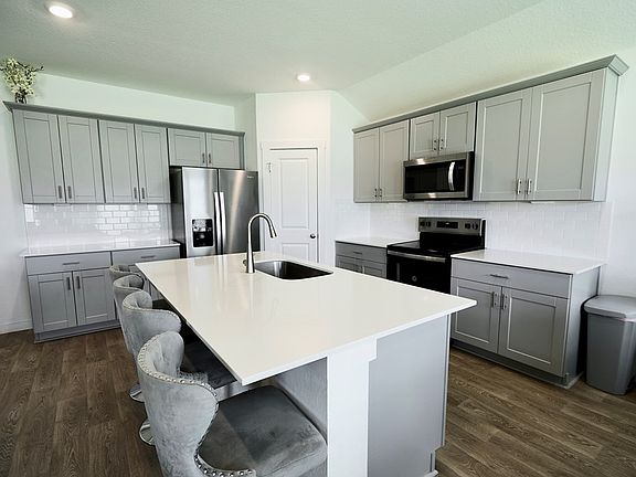 3rd image of 644 Tranquility Ln