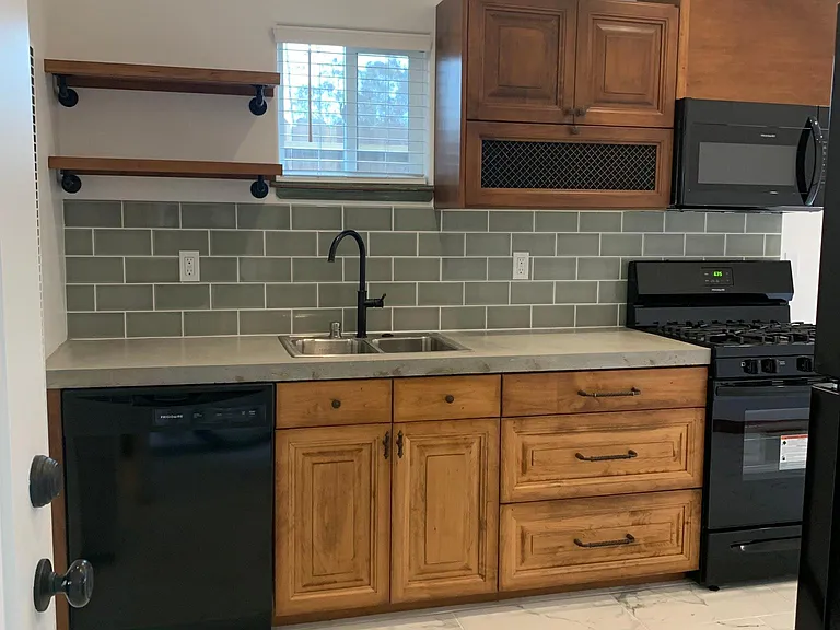 1536 Alta Vista Ct #B — Photo 1