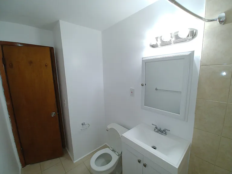500 1/2 E 1st Ave #4 — Photo 7