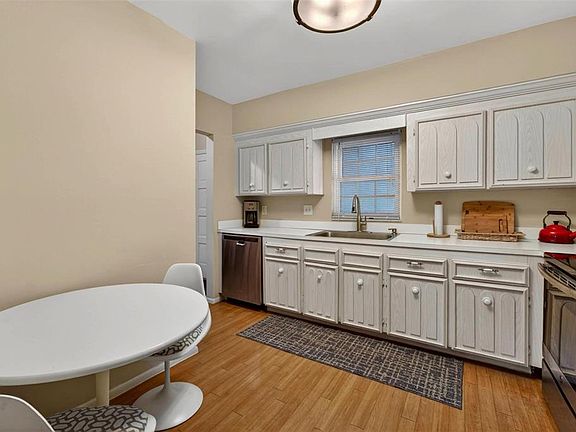 5th image of 701 Poinsettia Rd APT 308
