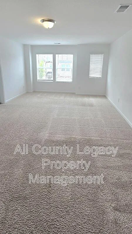 3 bed, 2.5 bath, 1727 sqft, $2,250 — Photo 4