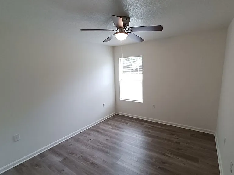 614 Hannah St — Photo 14