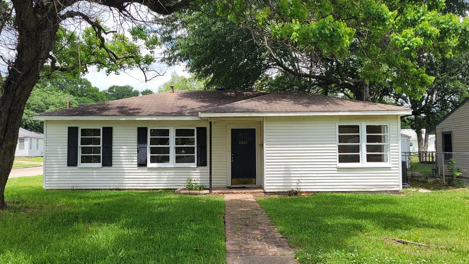 Gorgeous 4 bedroom/1 bath with beautiful kitchen! — Photo 1