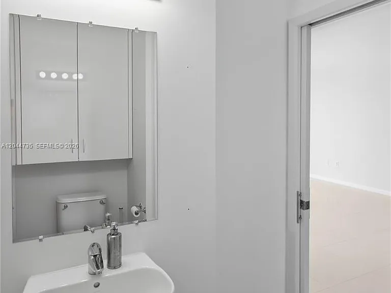 1900 N Bayshore Dr #715 — Photo 23