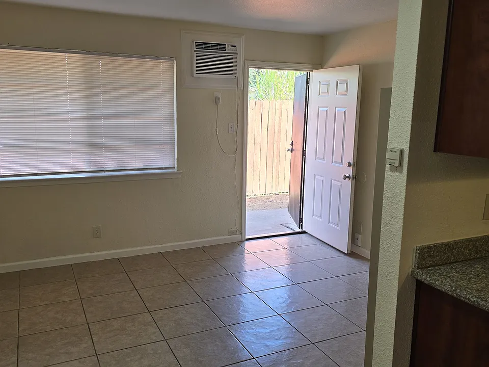 617 Maple St #2