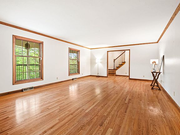 3rd image of 2025 College Heights Rd