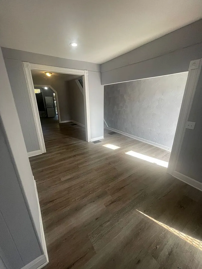 Recently Renovated Three Bed One Bath Ready For A New Tenant! — Photo 2