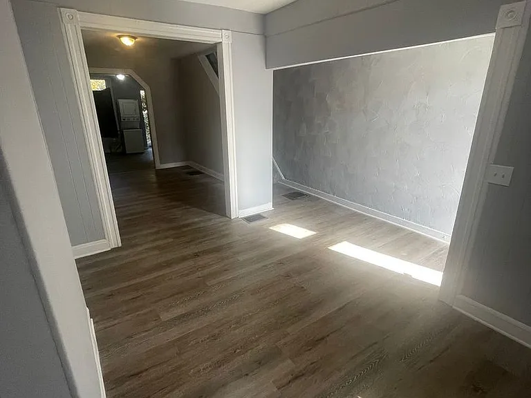 2410 W Baltimore St — Photo 2