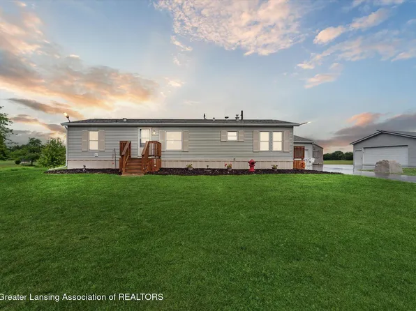 2744 Carlisle Hwy, Charlotte, MI 48813