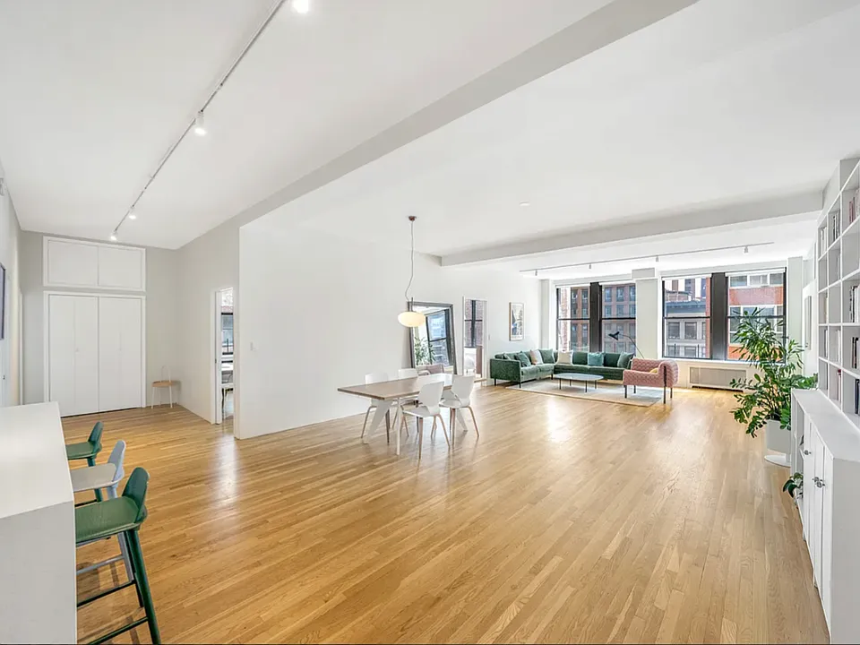 252 W 30th St #6B