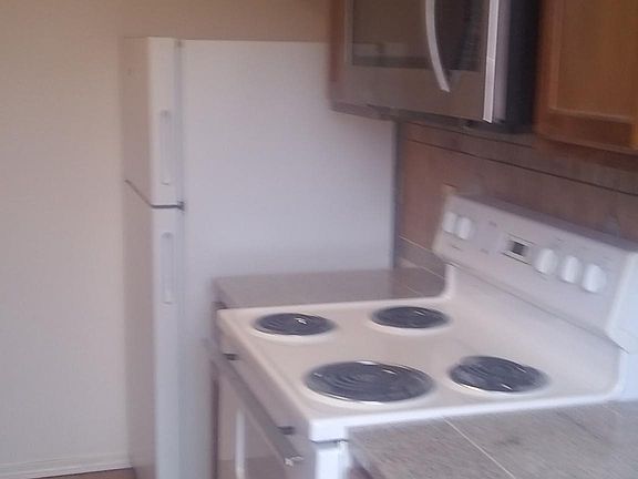 3rd image of 222 Riverview Cir